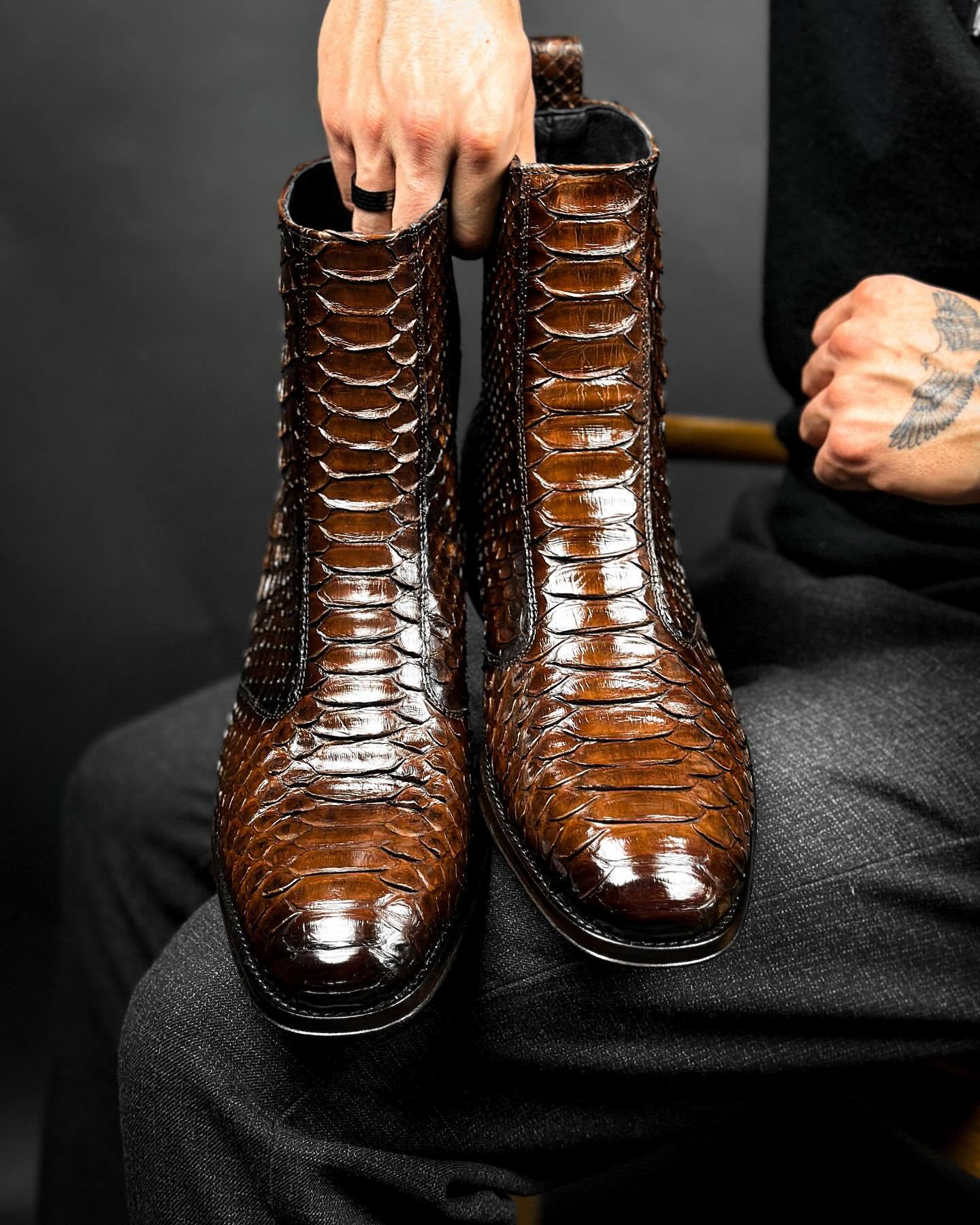 Dark brown crocodile leather gentleman boots