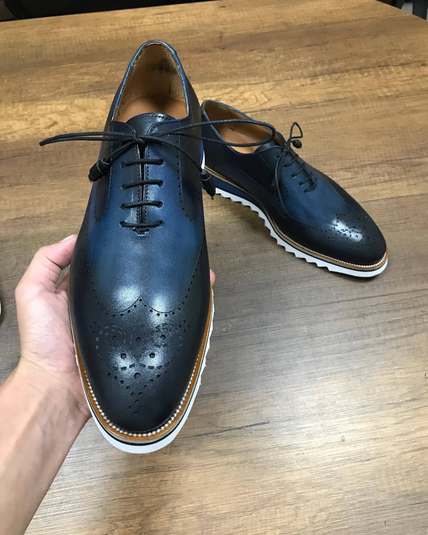 Dark blue gentlemen's breathable soft-soled leather shoes