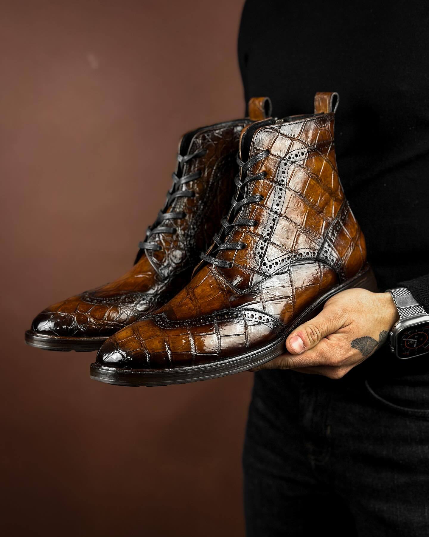 Lace-up dark brown crocodile leather gentleman boots