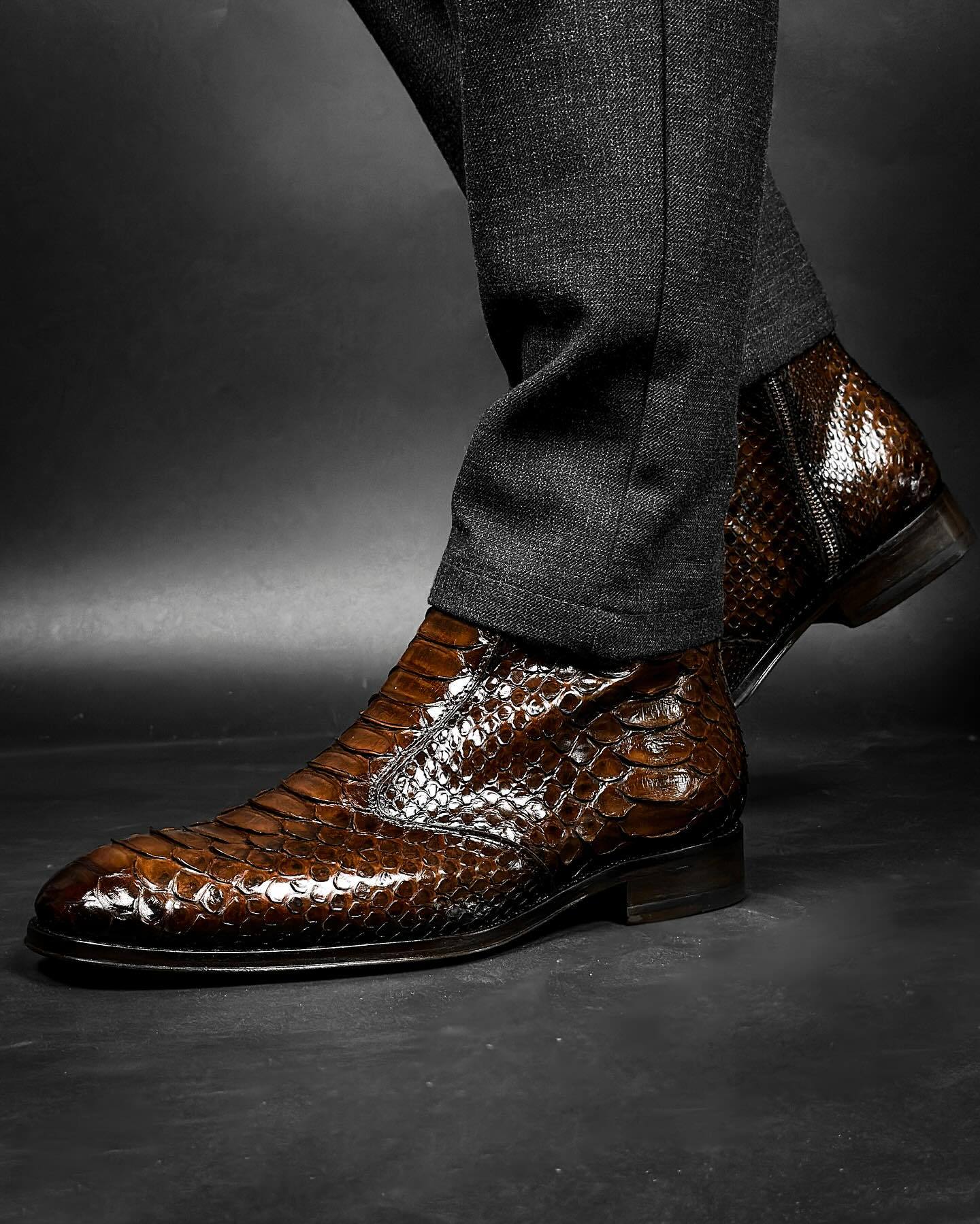 Dark brown crocodile leather gentleman boots