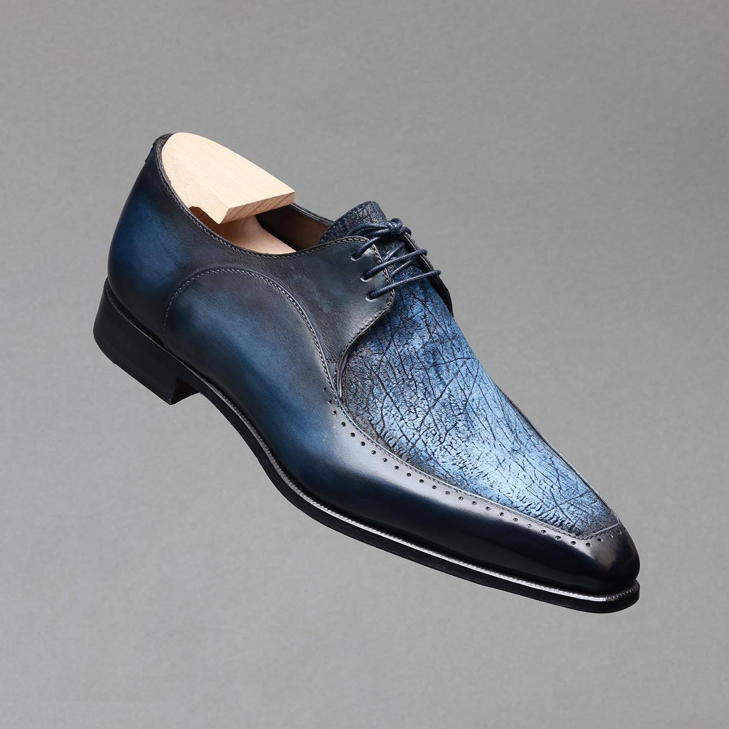 Retro deep blue leather shoes