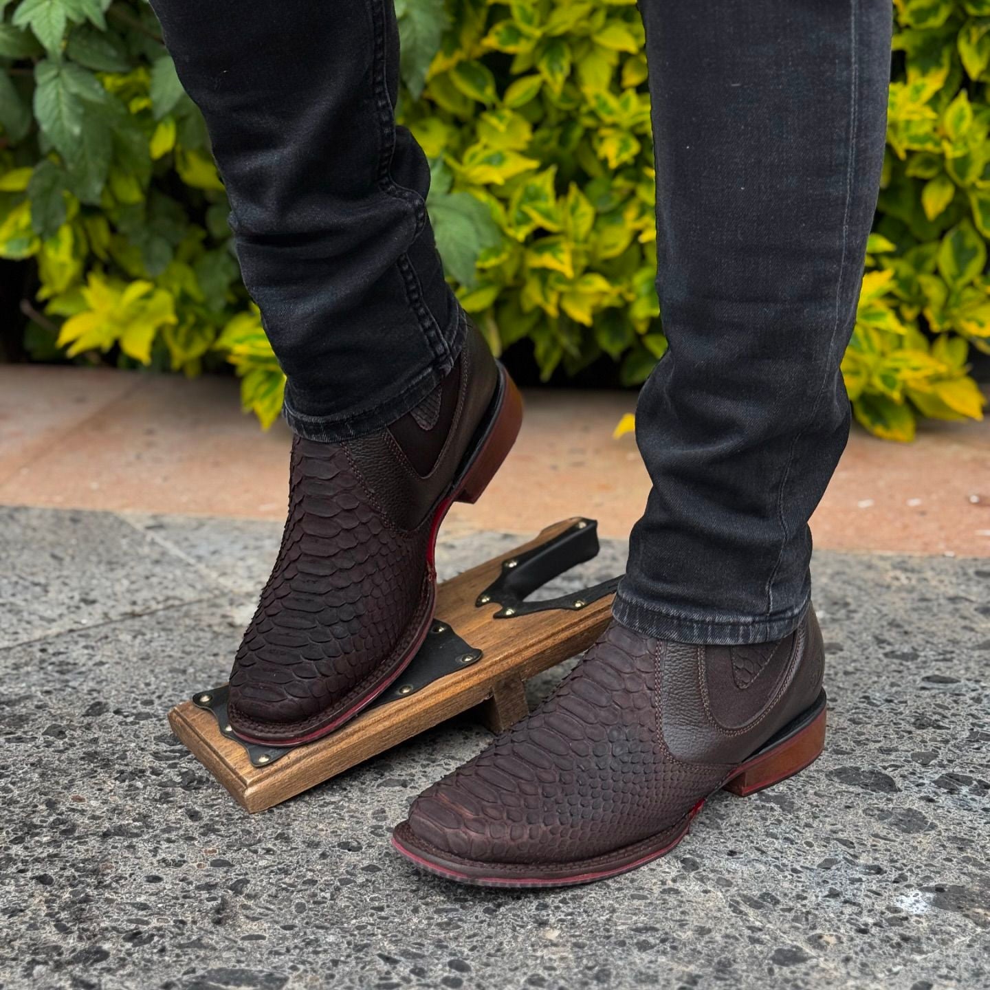 Dark brown crocodile pattern high-end leather boots