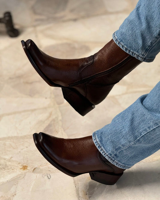 Brown gradient black leather boots