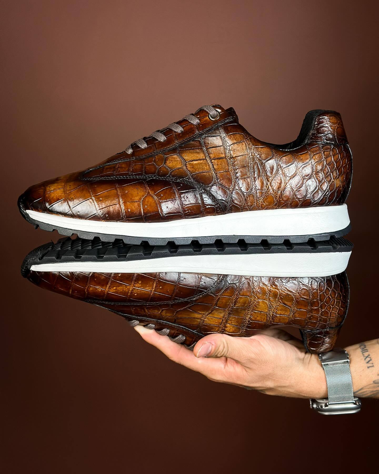 Lace-up dark brown crocodile leather gentleman's sports shoes