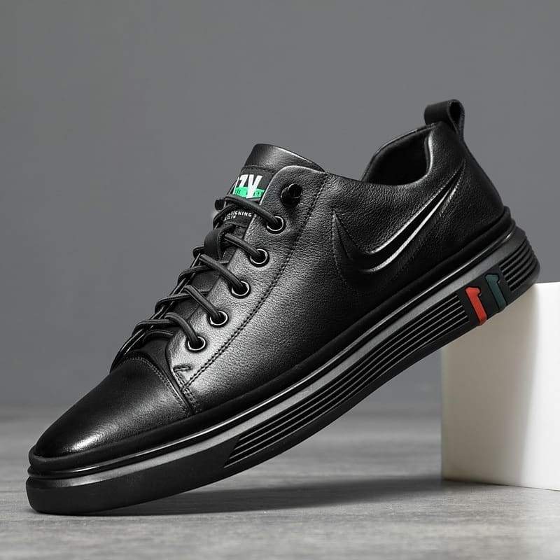 Winter warm and plush pure black fashionable casual board shoes