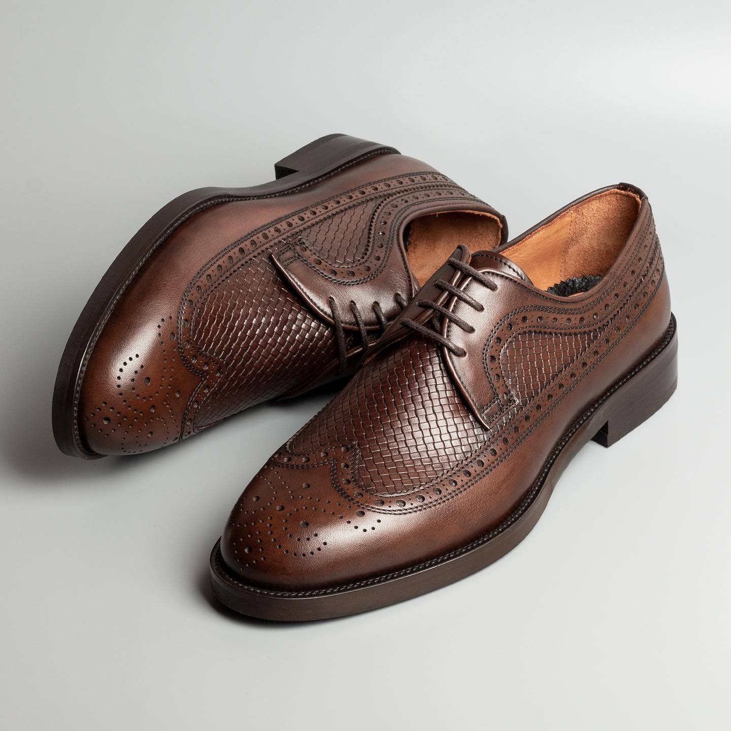 Punched warm Italian handmade leather shoes