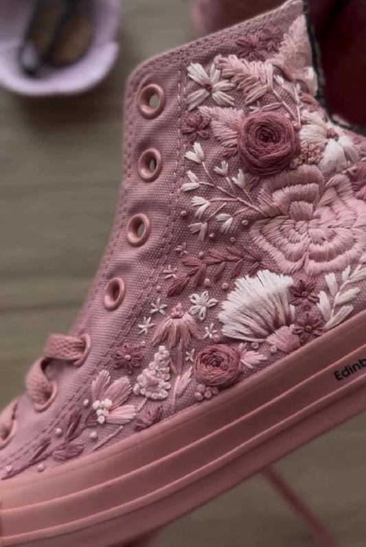 Pink embroidered flower canvas shoes