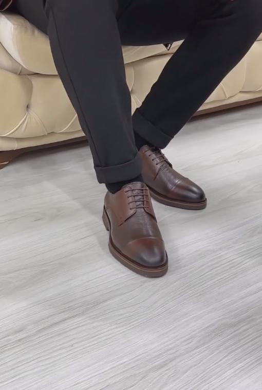 Brown Italian leather textured shoes