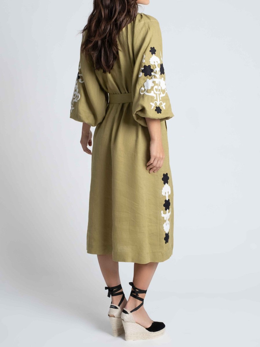 The Chic Long Sleeve Midi Dress With Pockets