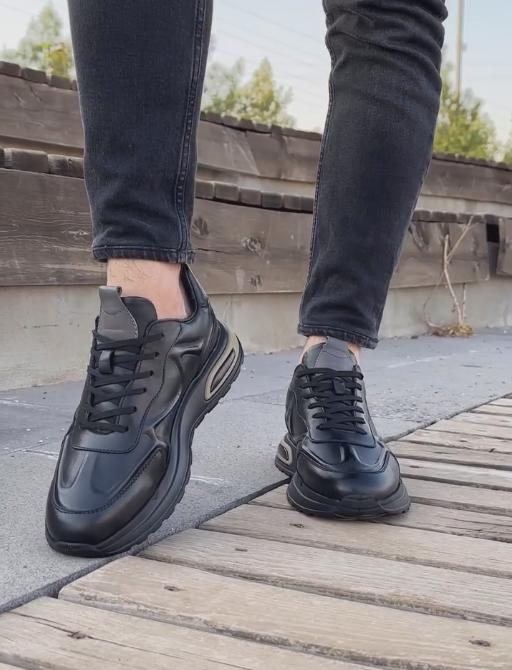 Pure black Italian leather stretch casual sneakers