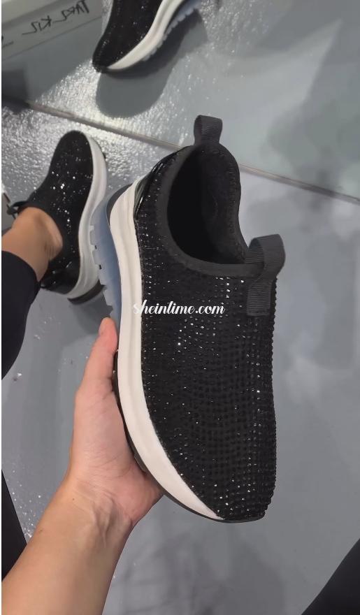 Shiny pure black sneakers