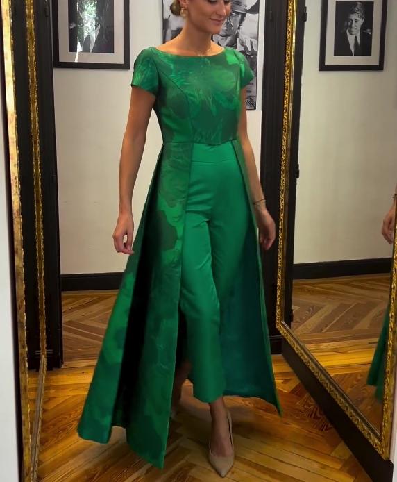 Green elegant dress