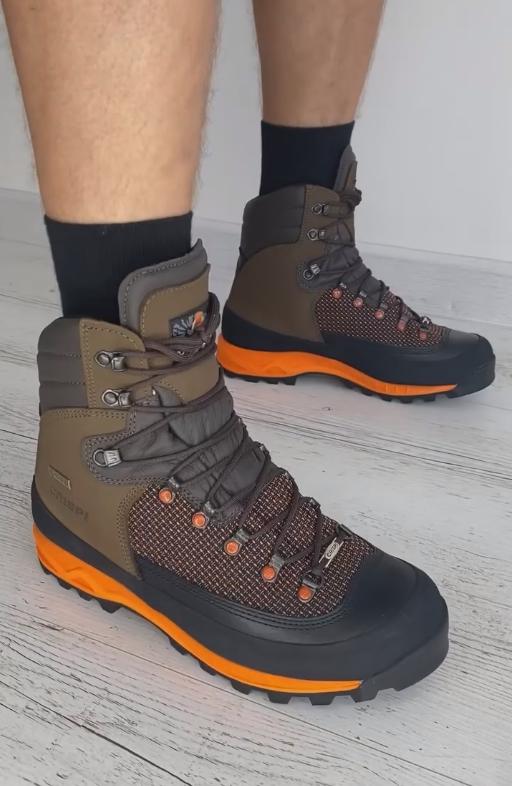 Brown and orange velvet tightened shoelaces mountaineering cold-proof sports shoes