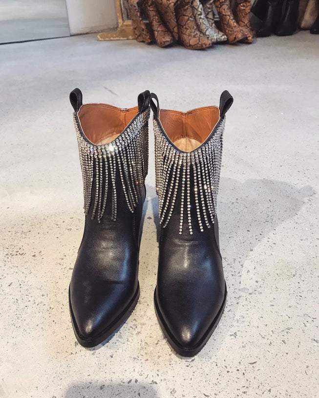 Sparkling fringed mid-calf boots