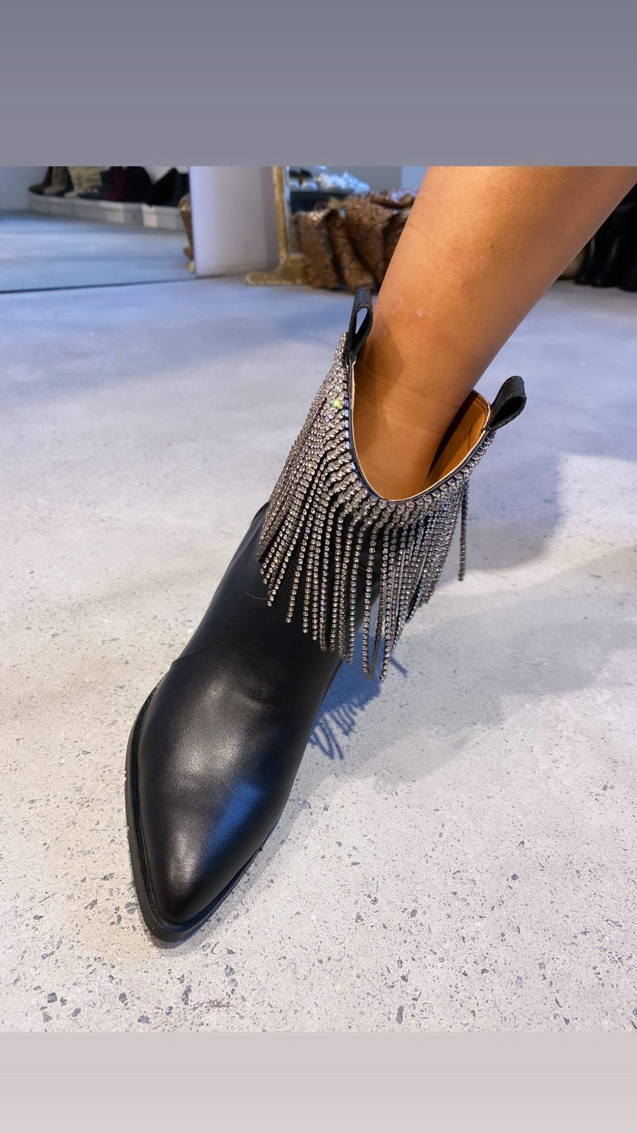 Sparkling fringed mid-calf boots